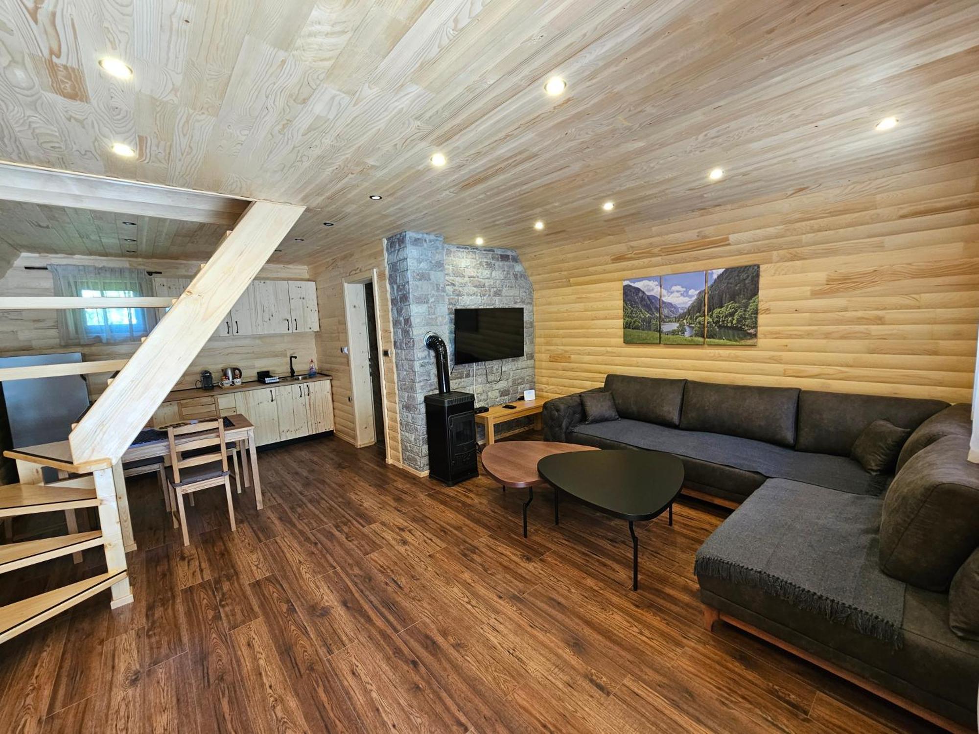 Hedonist Village Tatil Evi *